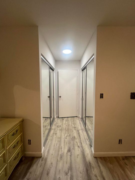 For Rent: $2,200 (2 beds, 2 baths, 1227 Square Feet)