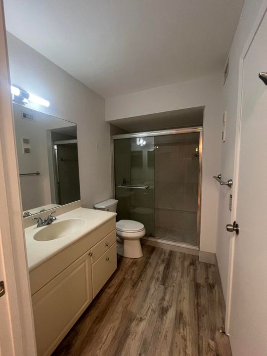 For Rent: $2,200 (2 beds, 2 baths, 1227 Square Feet)
