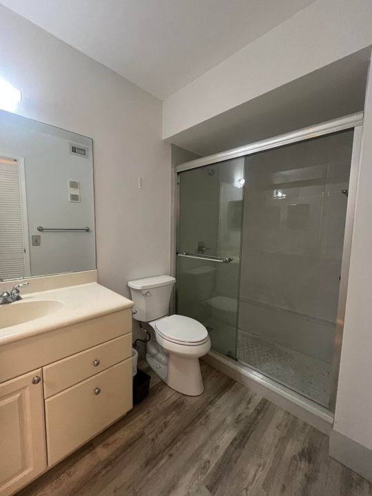 For Rent: $2,200 (2 beds, 2 baths, 1227 Square Feet)