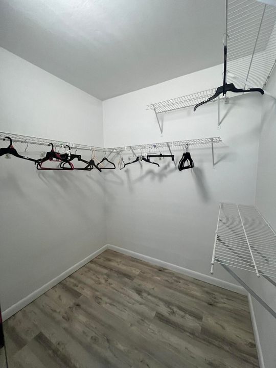 For Rent: $2,200 (2 beds, 2 baths, 1227 Square Feet)