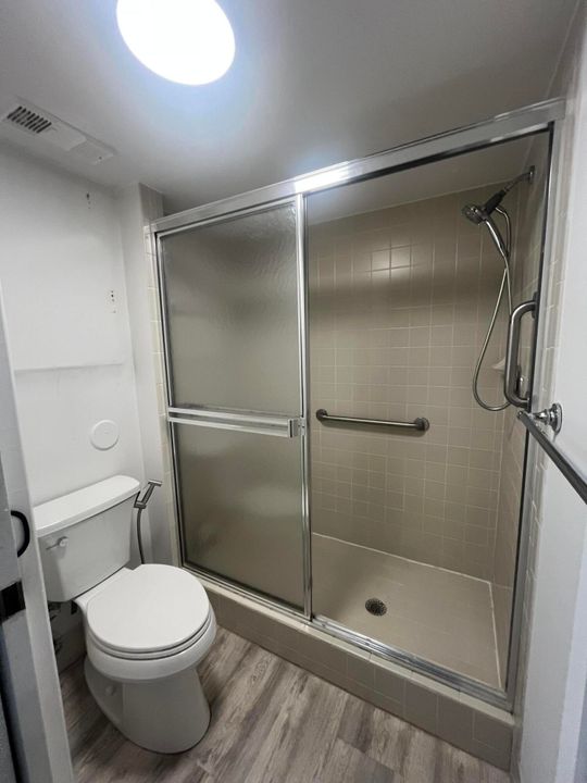 For Rent: $2,200 (2 beds, 2 baths, 1227 Square Feet)