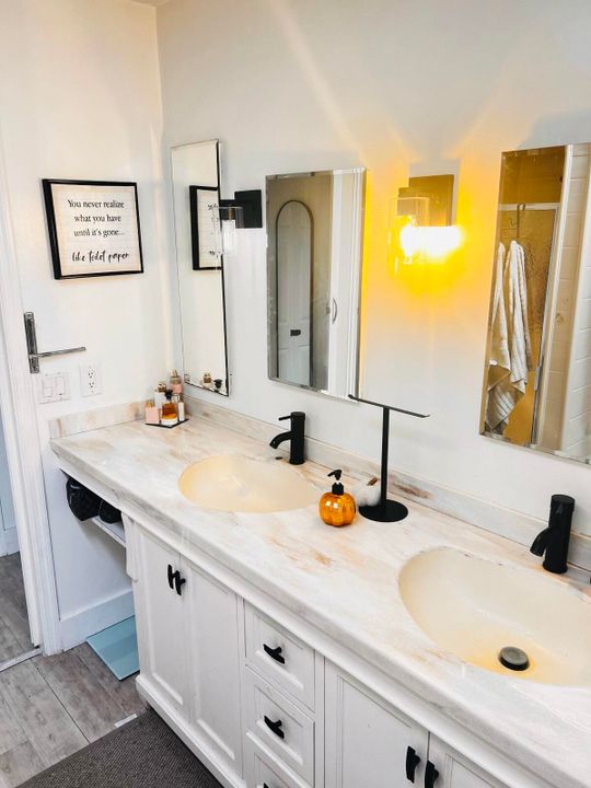 For Sale: $844,999 (4 beds, 2 baths, 2833 Square Feet)