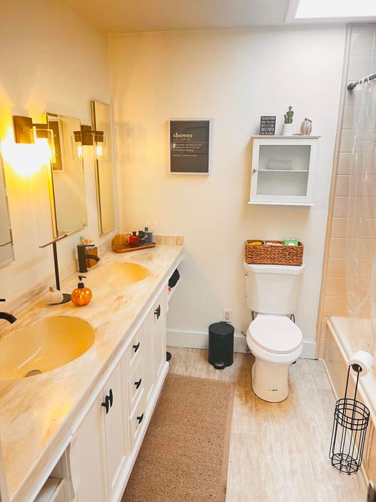 For Sale: $844,999 (4 beds, 2 baths, 2833 Square Feet)