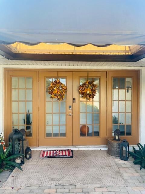 For Sale: $844,999 (4 beds, 2 baths, 2833 Square Feet)