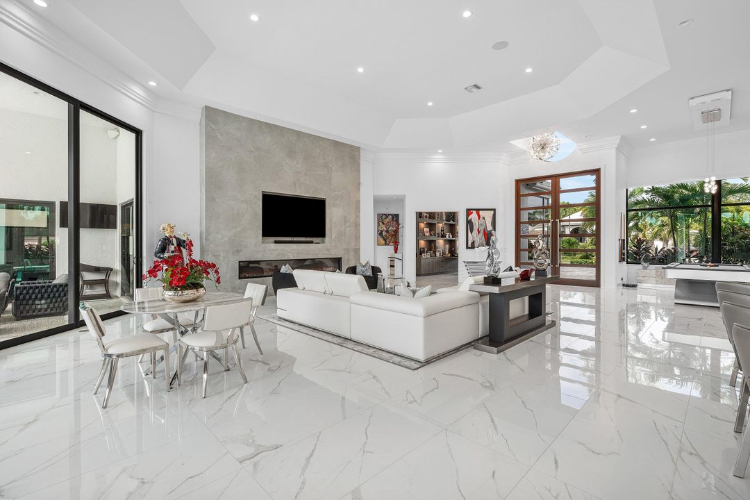 На продажу: $3,599,000 (5 спален, 4 ванн, 5064 Квадратных фут)