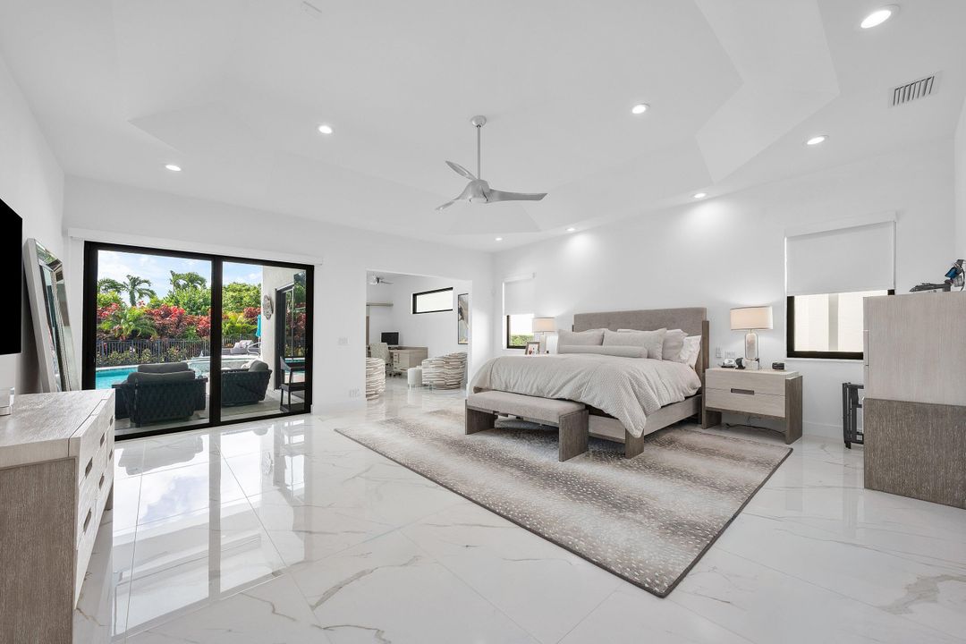 На продажу: $3,599,000 (5 спален, 4 ванн, 5064 Квадратных фут)