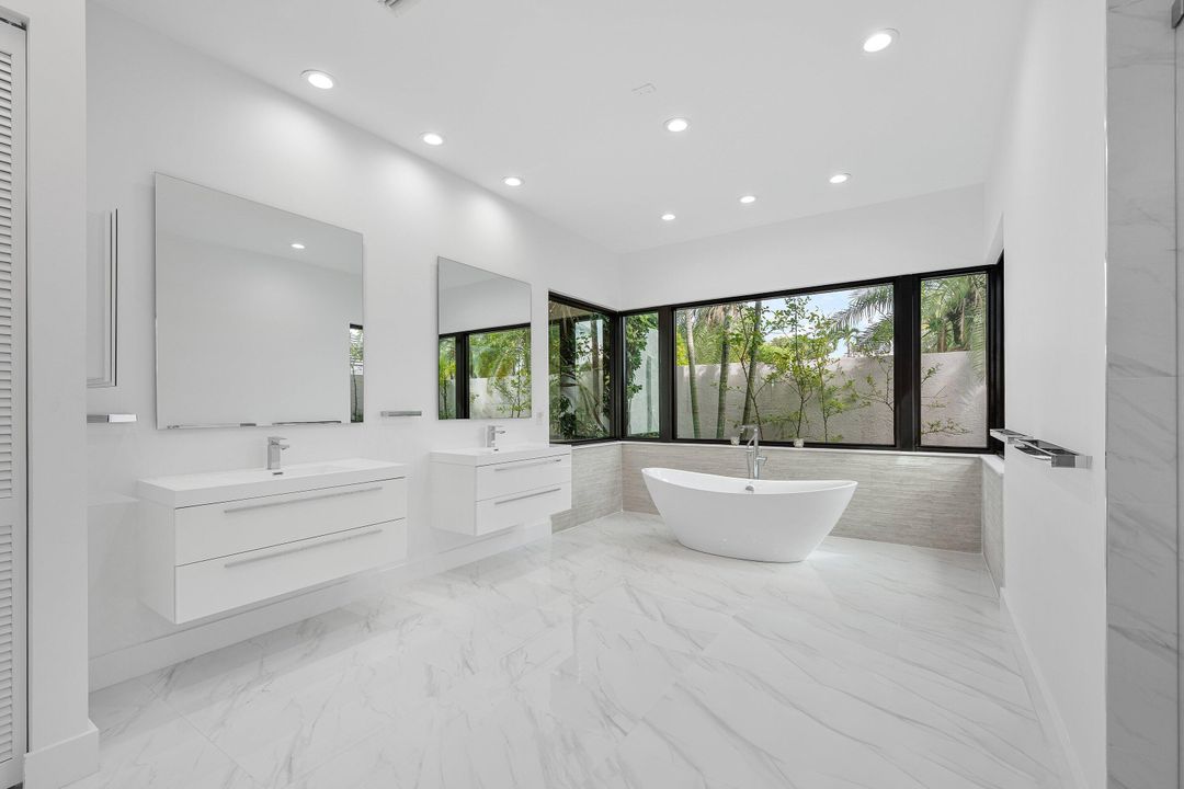 На продажу: $3,599,000 (5 спален, 4 ванн, 5064 Квадратных фут)