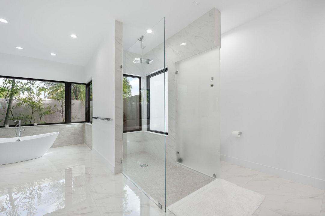 На продажу: $3,599,000 (5 спален, 4 ванн, 5064 Квадратных фут)