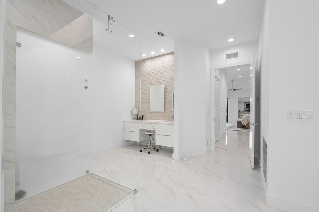 На продажу: $3,599,000 (5 спален, 4 ванн, 5064 Квадратных фут)