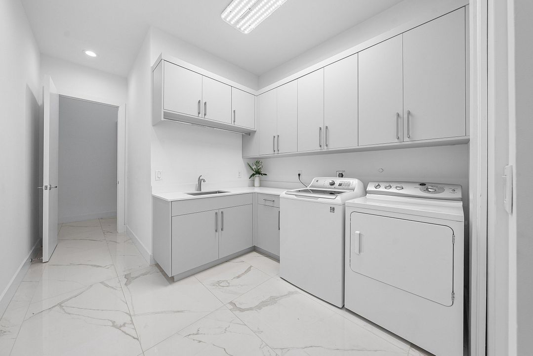 На продажу: $3,599,000 (5 спален, 4 ванн, 5064 Квадратных фут)