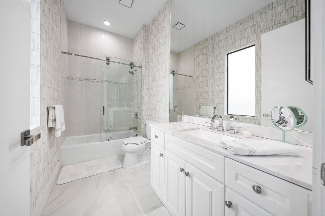 На продажу: $3,599,000 (5 спален, 4 ванн, 5064 Квадратных фут)