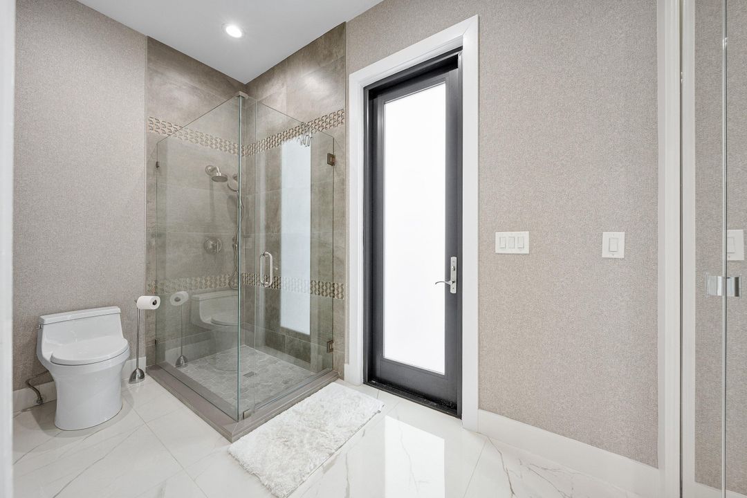 На продажу: $3,599,000 (5 спален, 4 ванн, 5064 Квадратных фут)