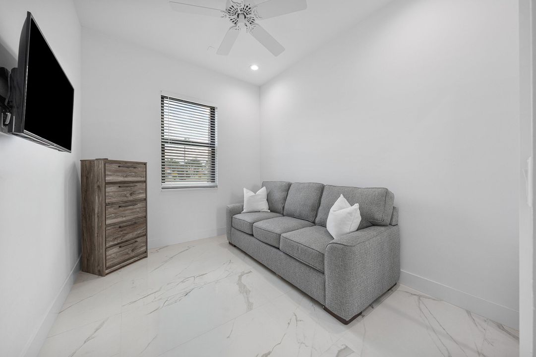 На продажу: $3,599,000 (5 спален, 4 ванн, 5064 Квадратных фут)