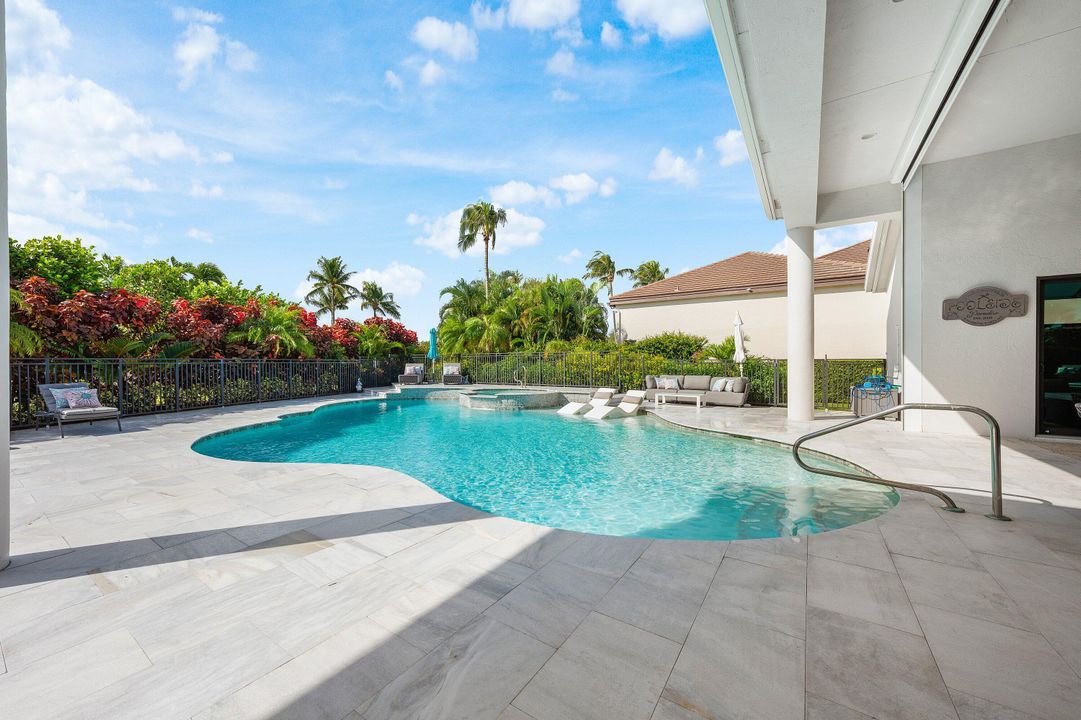 На продажу: $3,599,000 (5 спален, 4 ванн, 5064 Квадратных фут)