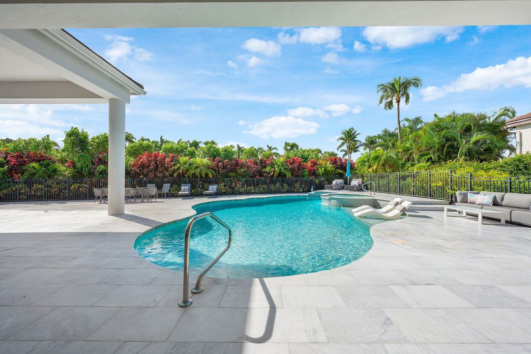 На продажу: $3,599,000 (5 спален, 4 ванн, 5064 Квадратных фут)