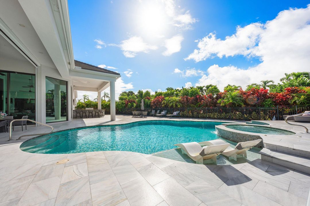 На продажу: $3,599,000 (5 спален, 4 ванн, 5064 Квадратных фут)