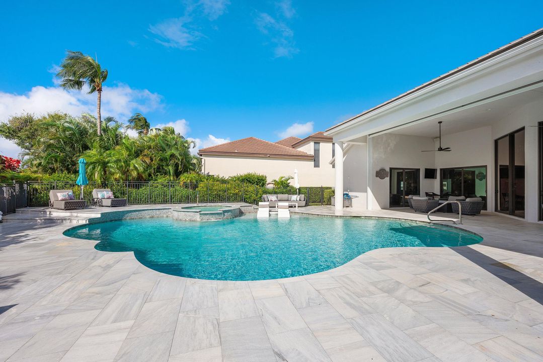 На продажу: $3,599,000 (5 спален, 4 ванн, 5064 Квадратных фут)