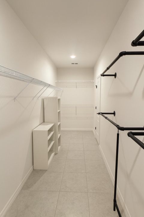 For Rent: $2,900 (4 beds, 2 baths, 2059 Square Feet)