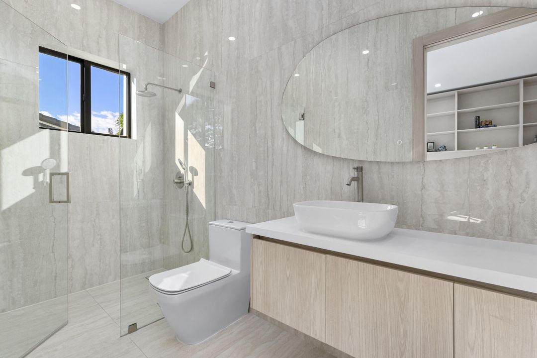 For Sale: $3,095,000 (5 beds, 6 baths, 5124 Square Feet)