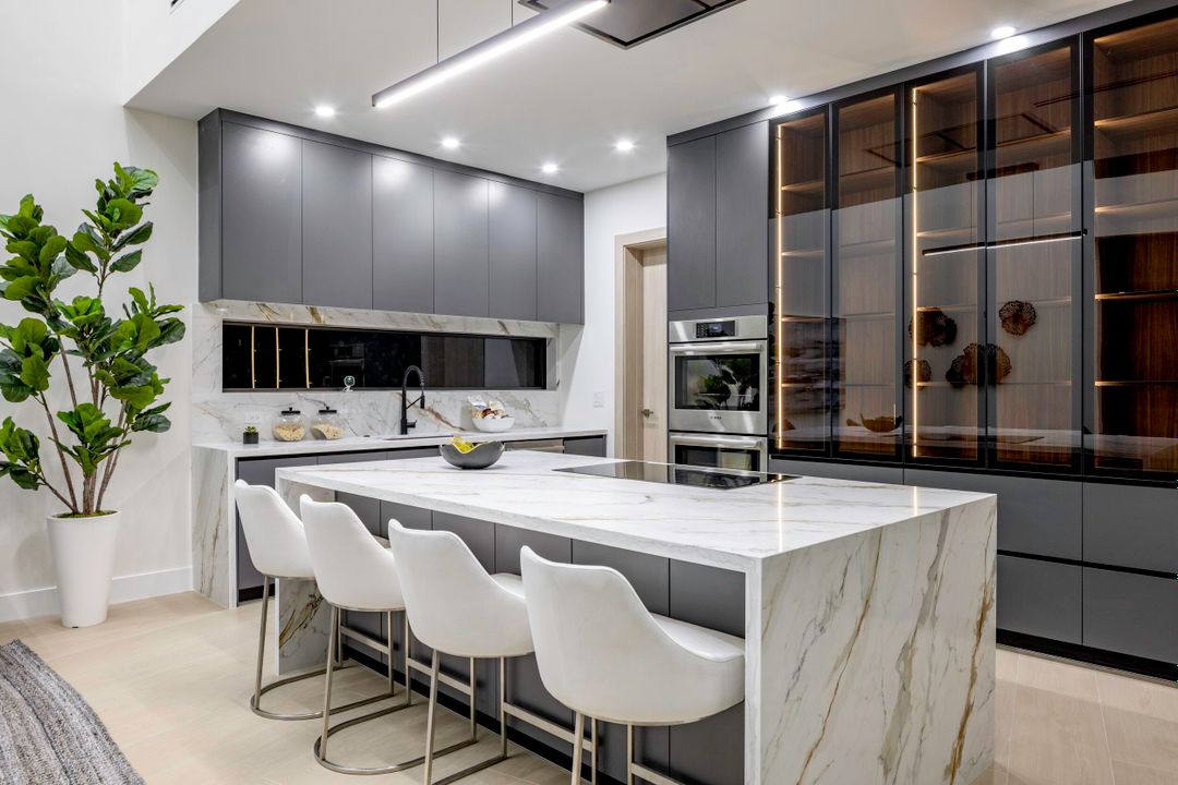 For Sale: $3,095,000 (5 beds, 6 baths, 5124 Square Feet)