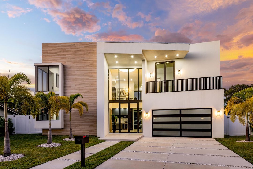 For Sale: $3,095,000 (5 beds, 6 baths, 5124 Square Feet)