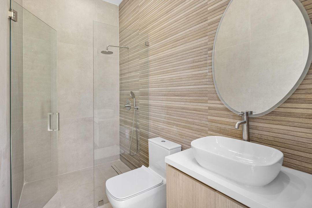 For Sale: $3,095,000 (5 beds, 6 baths, 5124 Square Feet)