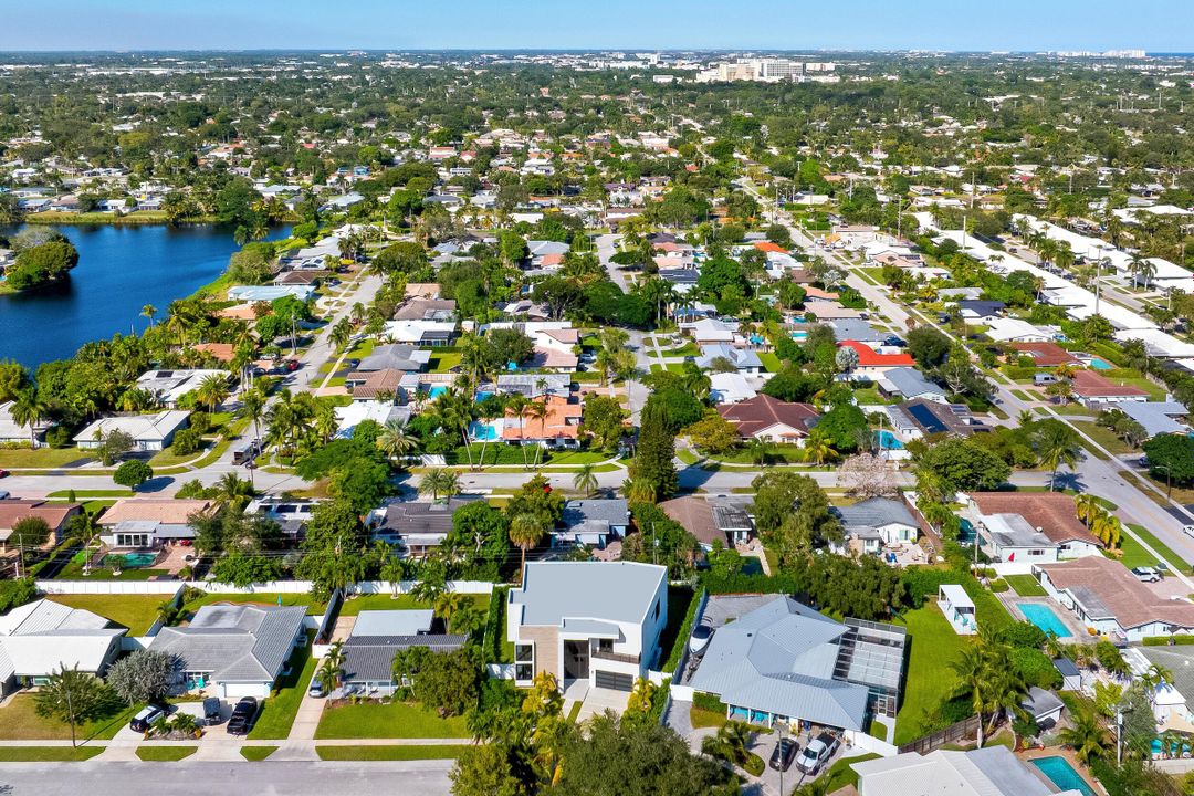 For Sale: $3,095,000 (5 beds, 6 baths, 5124 Square Feet)