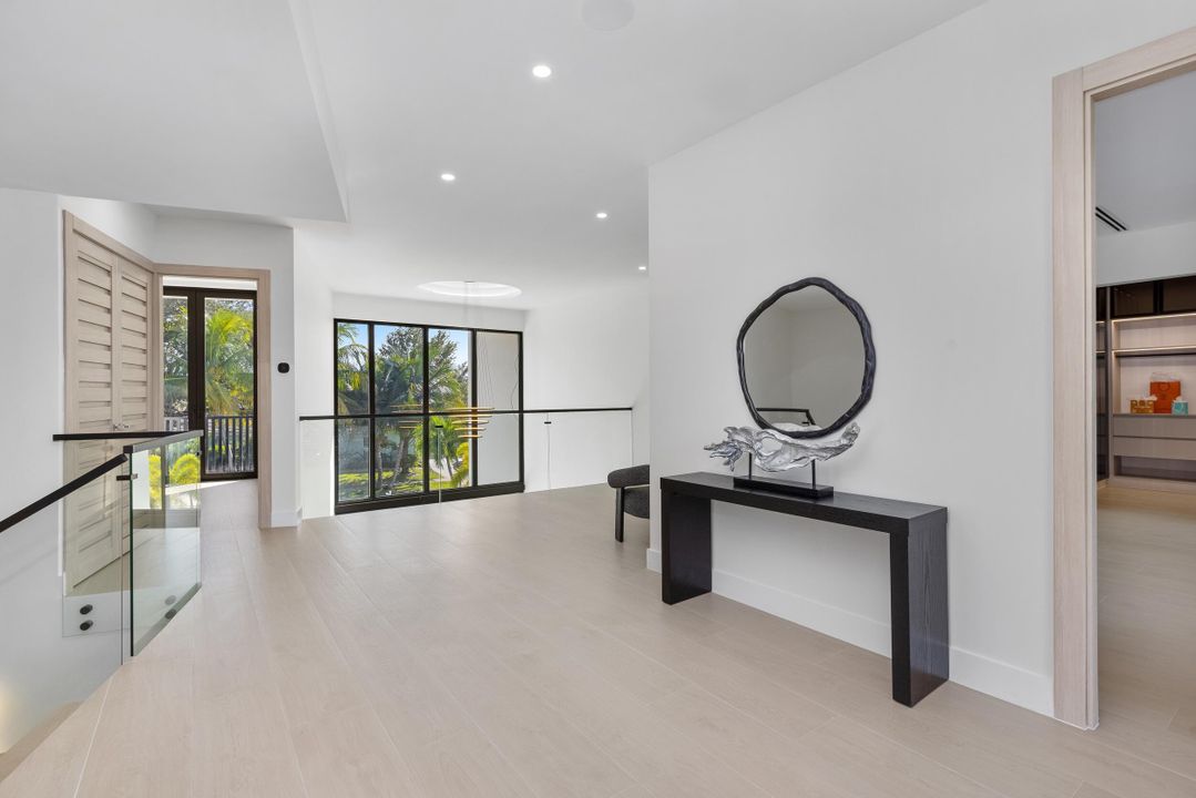 For Sale: $3,095,000 (5 beds, 6 baths, 5124 Square Feet)