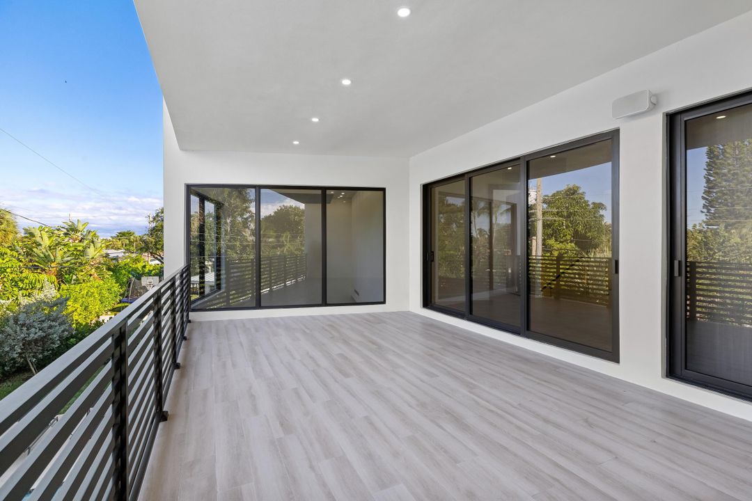 For Sale: $3,095,000 (5 beds, 6 baths, 5124 Square Feet)