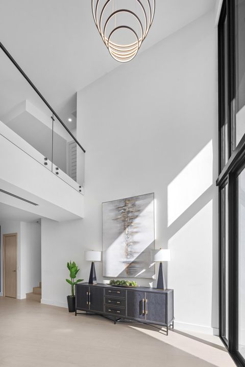 For Sale: $3,095,000 (5 beds, 6 baths, 5124 Square Feet)