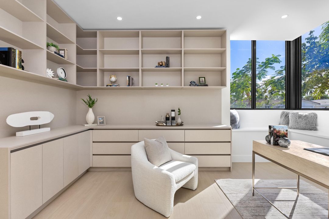 For Sale: $3,095,000 (5 beds, 6 baths, 5124 Square Feet)