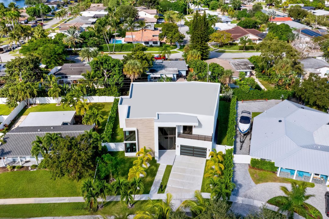 For Sale: $3,095,000 (5 beds, 6 baths, 5124 Square Feet)