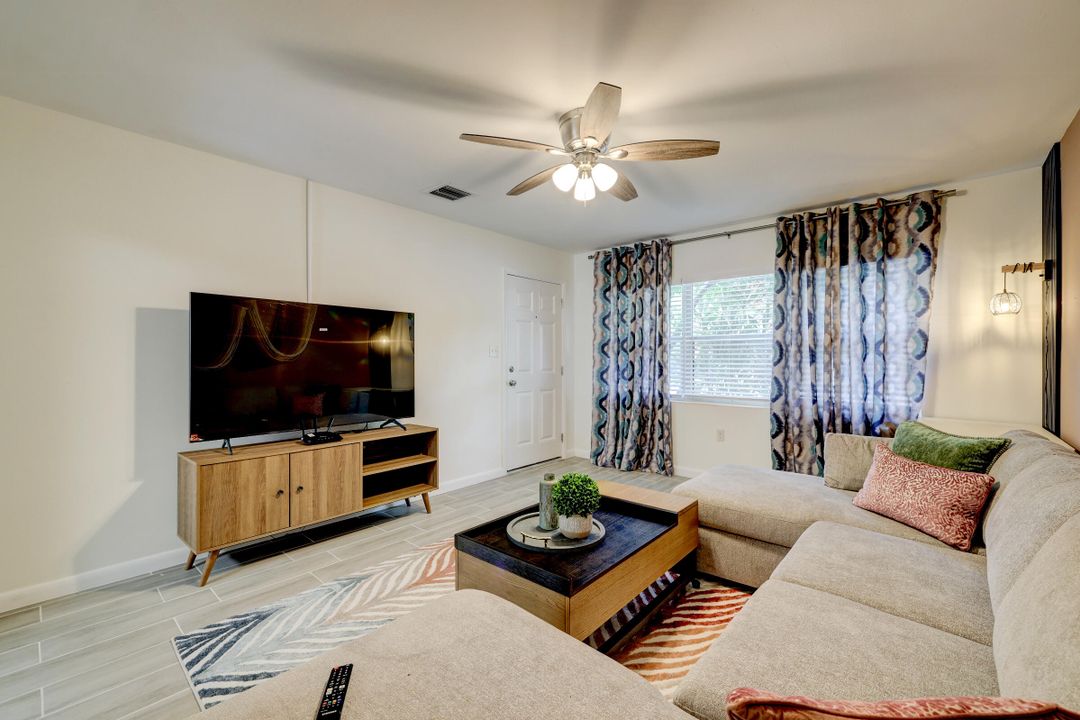 В аренду: $1,800 (2 спален, 1 ванн, 809 Квадратных фут)