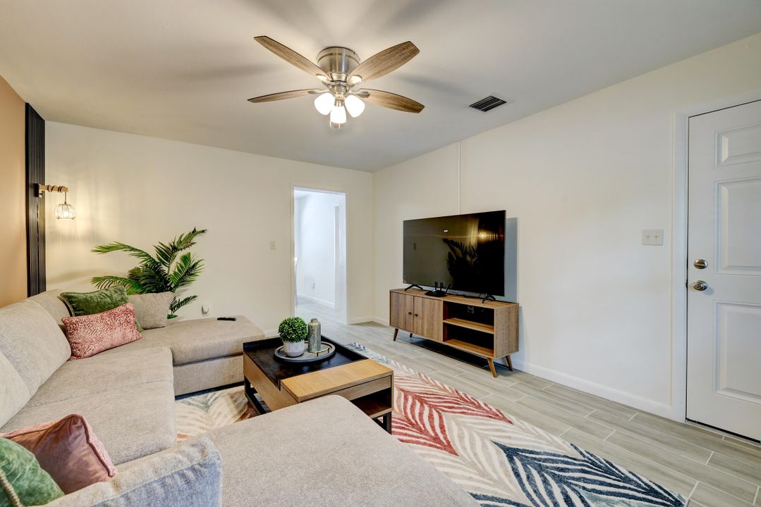 В аренду: $1,800 (2 спален, 1 ванн, 809 Квадратных фут)