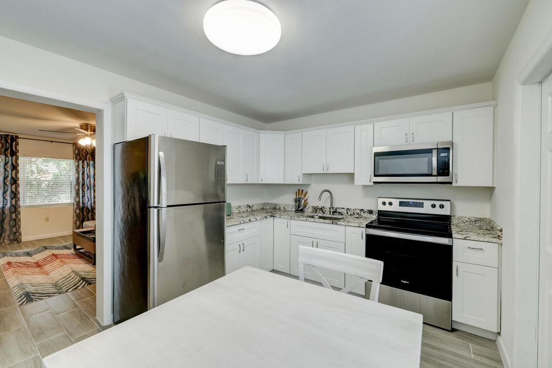 В аренду: $1,800 (2 спален, 1 ванн, 809 Квадратных фут)