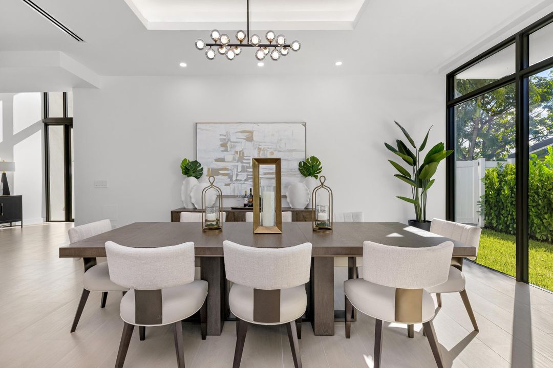 For Sale: $3,095,000 (5 beds, 6 baths, 5124 Square Feet)