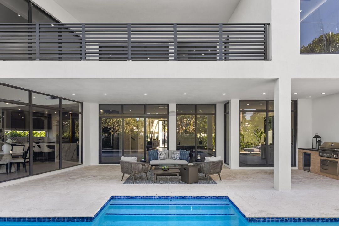 For Sale: $3,095,000 (5 beds, 6 baths, 5124 Square Feet)