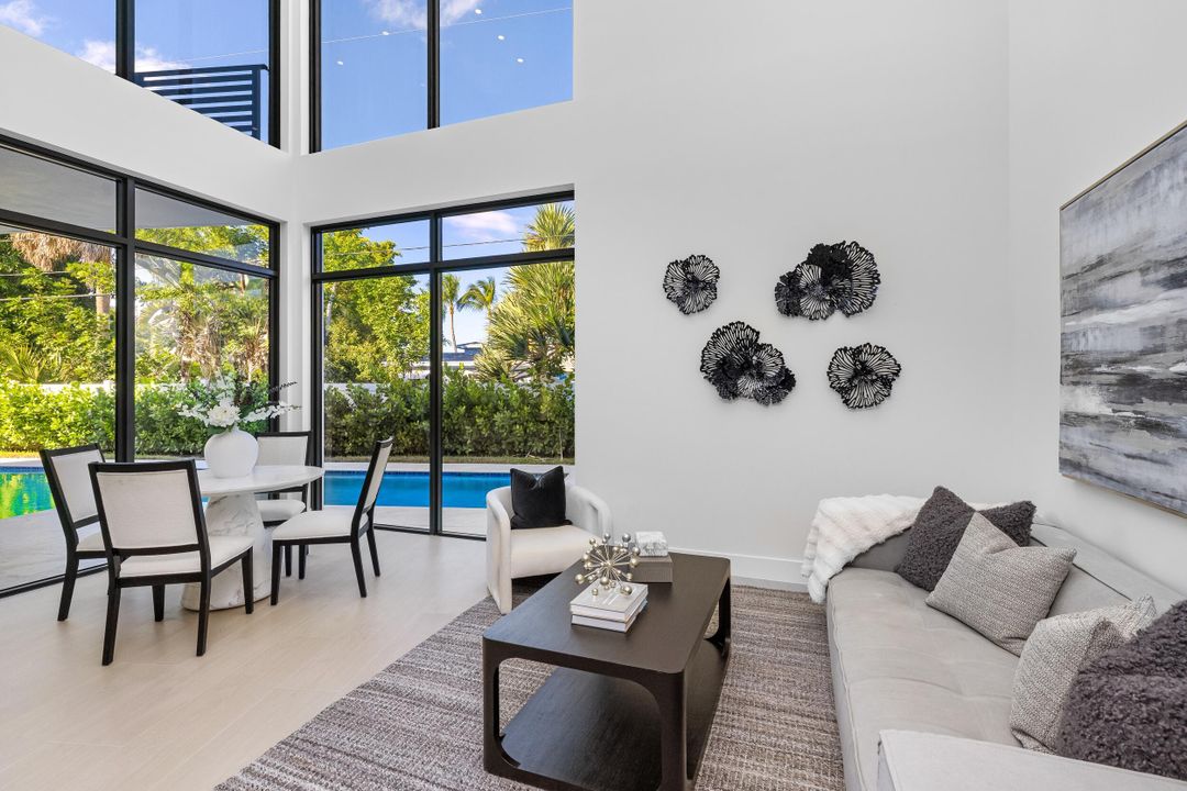 For Sale: $3,095,000 (5 beds, 6 baths, 5124 Square Feet)