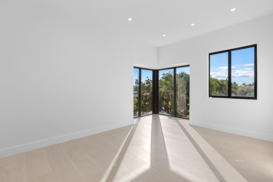 For Sale: $3,095,000 (5 beds, 6 baths, 5124 Square Feet)