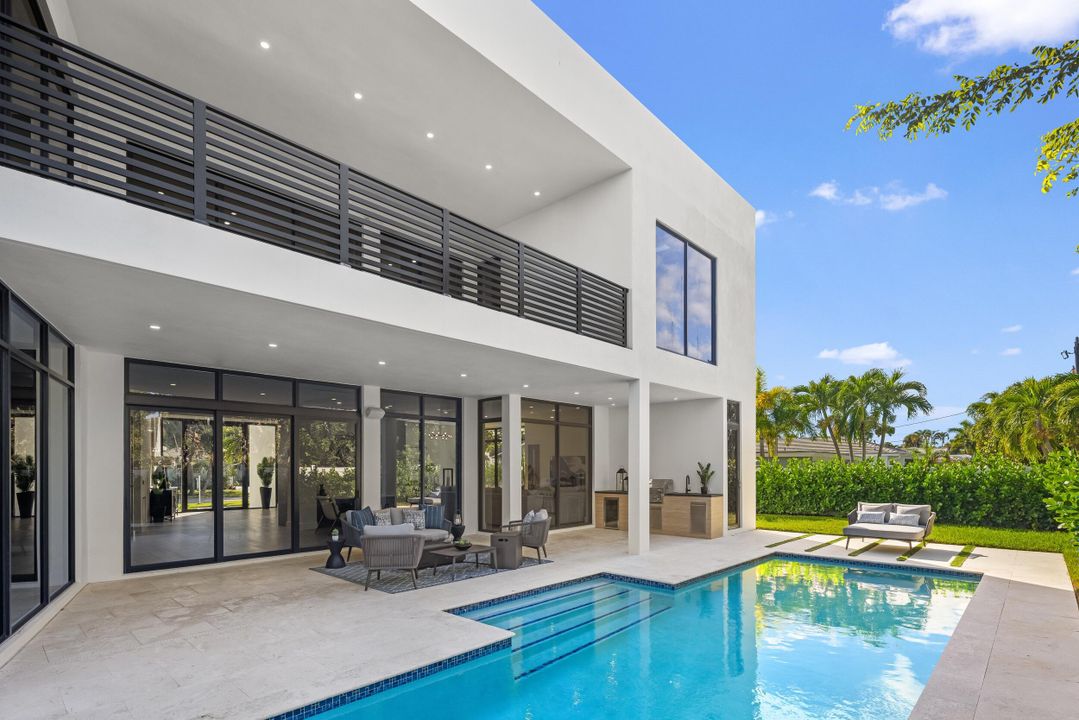 For Sale: $3,095,000 (5 beds, 6 baths, 5124 Square Feet)