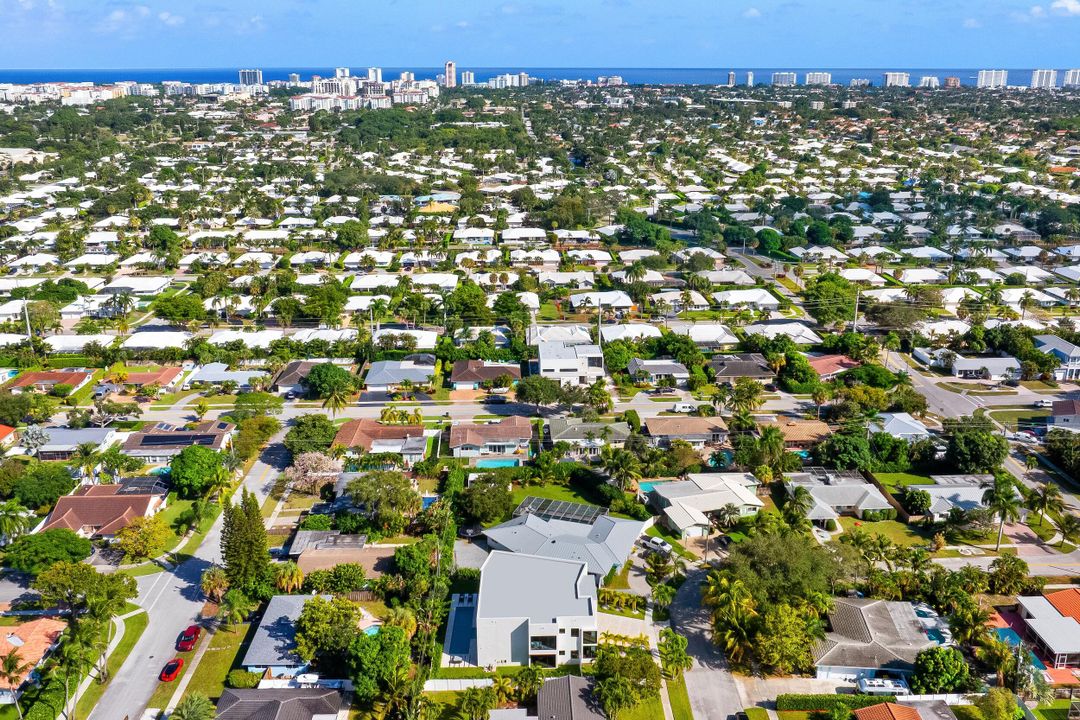 For Sale: $3,095,000 (5 beds, 6 baths, 5124 Square Feet)