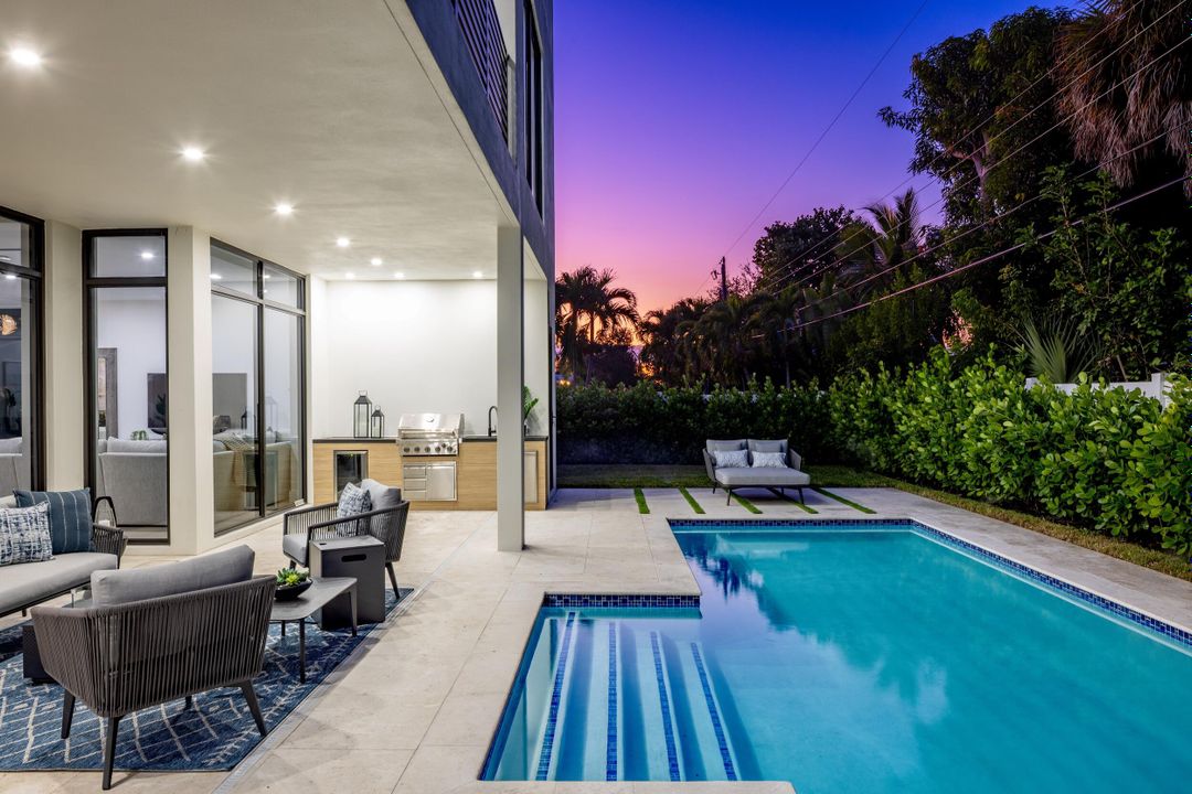 For Sale: $3,095,000 (5 beds, 6 baths, 5124 Square Feet)