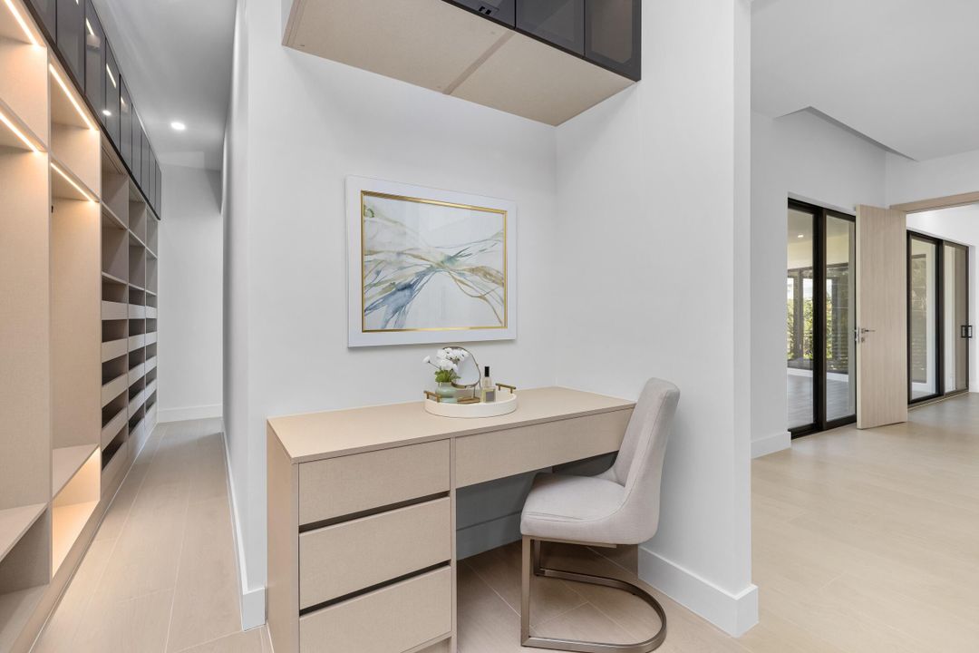 For Sale: $3,095,000 (5 beds, 6 baths, 5124 Square Feet)