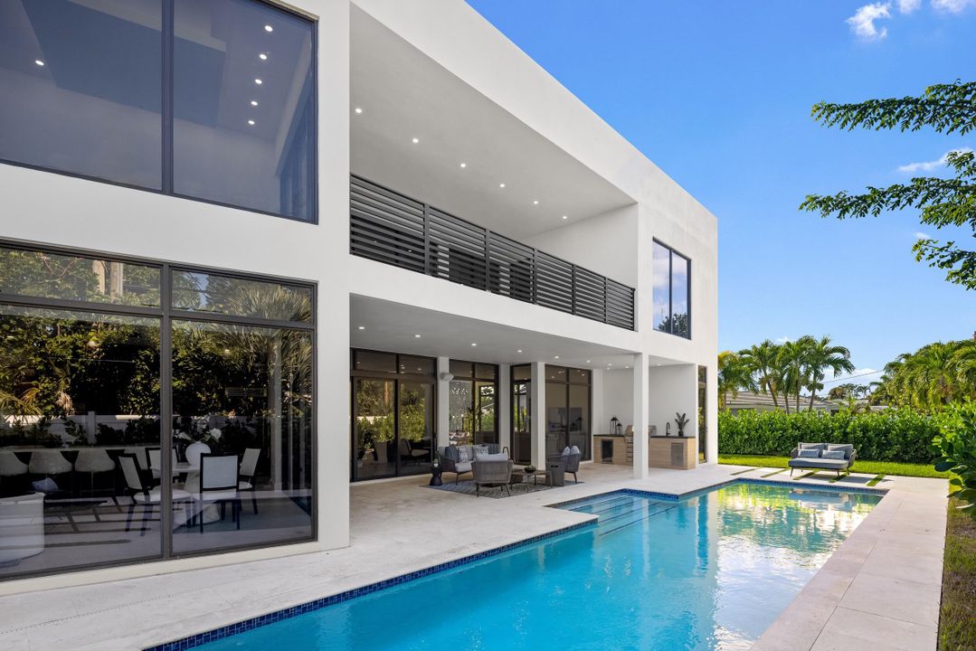 For Sale: $3,095,000 (5 beds, 6 baths, 5124 Square Feet)