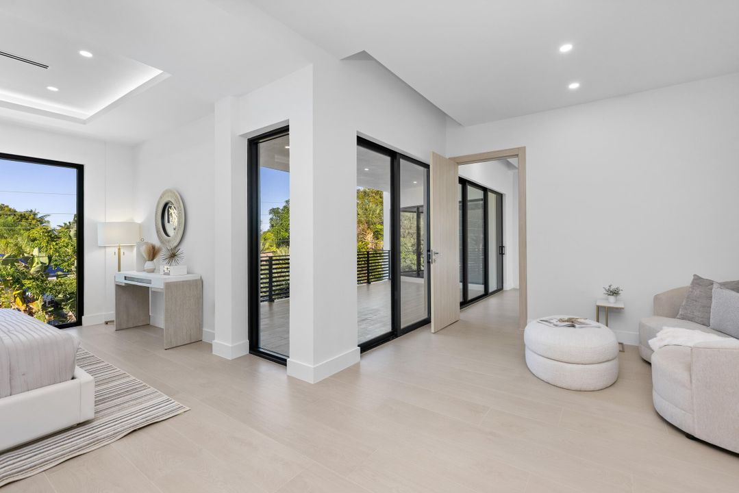 For Sale: $3,095,000 (5 beds, 6 baths, 5124 Square Feet)