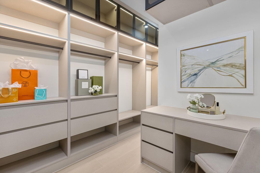 For Sale: $3,095,000 (5 beds, 6 baths, 5124 Square Feet)