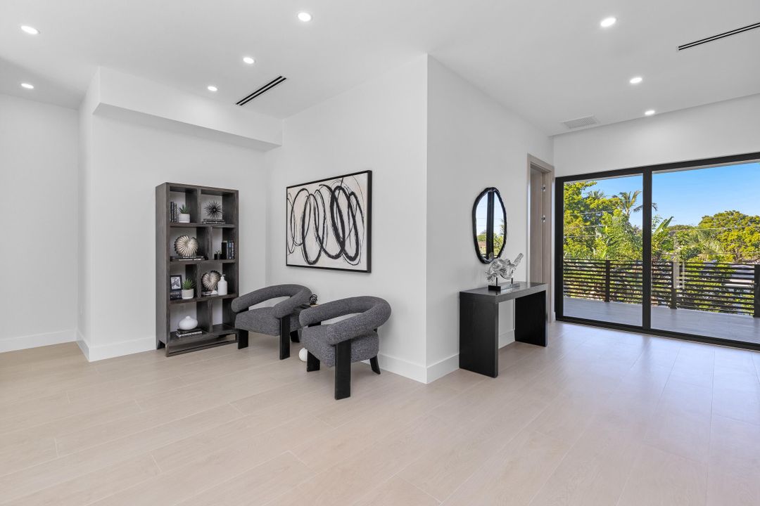 For Sale: $3,095,000 (5 beds, 6 baths, 5124 Square Feet)