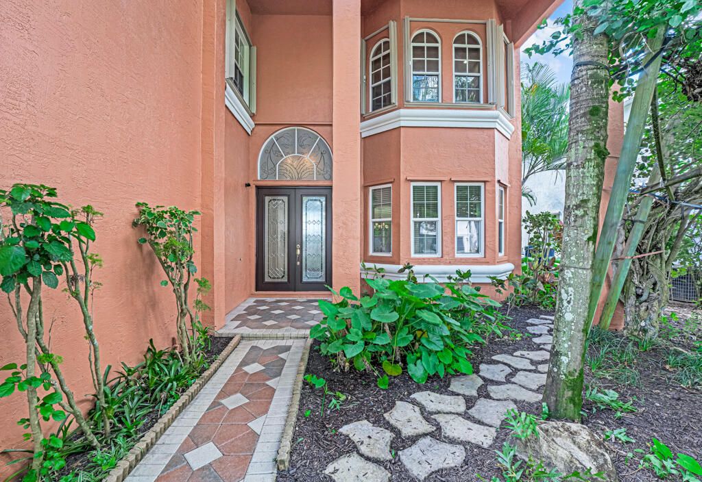 For Sale: $965,000 (5 beds, 5 baths, 3974 Square Feet)