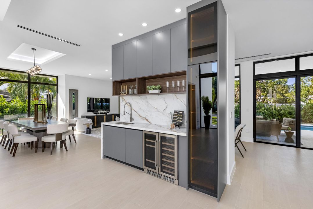 For Sale: $3,095,000 (5 beds, 6 baths, 5124 Square Feet)