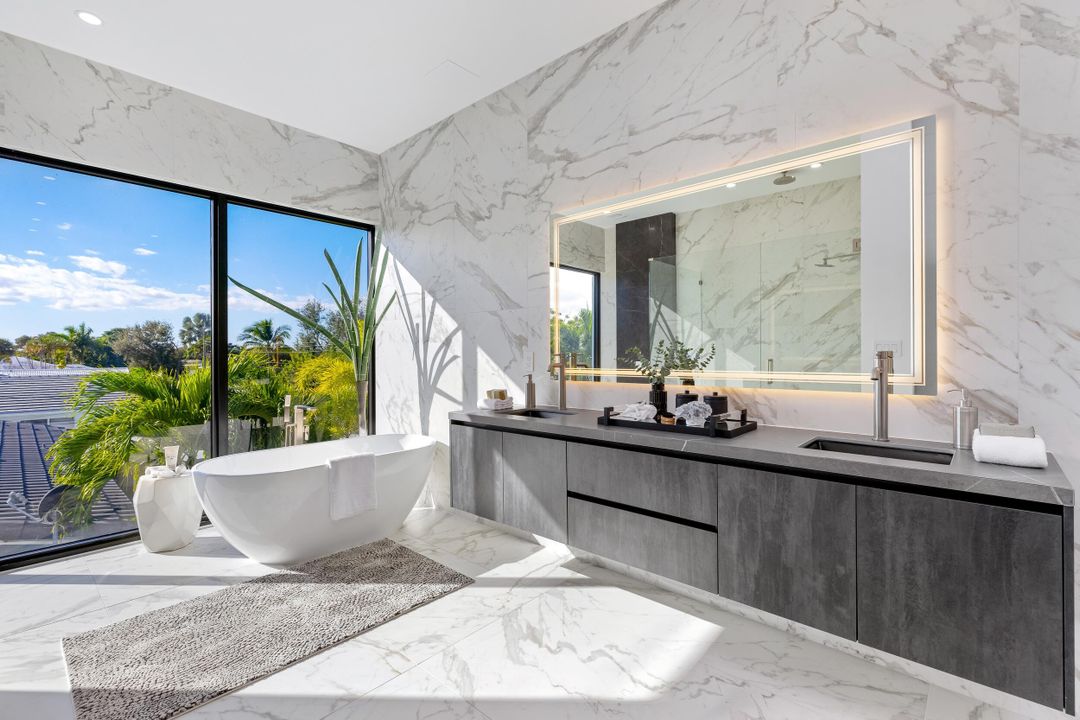 For Sale: $3,095,000 (5 beds, 6 baths, 5124 Square Feet)